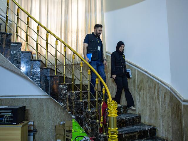 Marwa and her colleague Amer, also a lawyer with the IRC, catch up on work in the IRC’s office in Ramadi. The team assists clients throughout the Anbar governorate to ensure they are able to access critical civil documentation and legal assistance. Photo by Hawre Khalid for the IRC